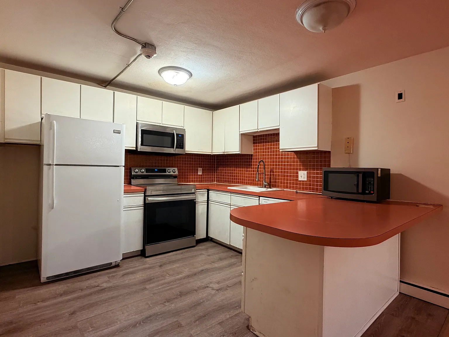 2 bed, 714 sqft, $2,900 — Photo 3