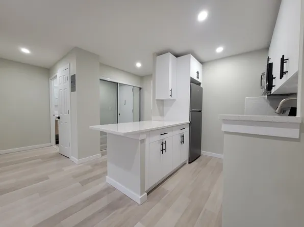 829 Greenwood Avenue image 1 of 18