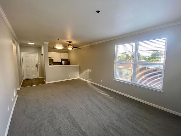 4th image of 1500 Laurel St #207