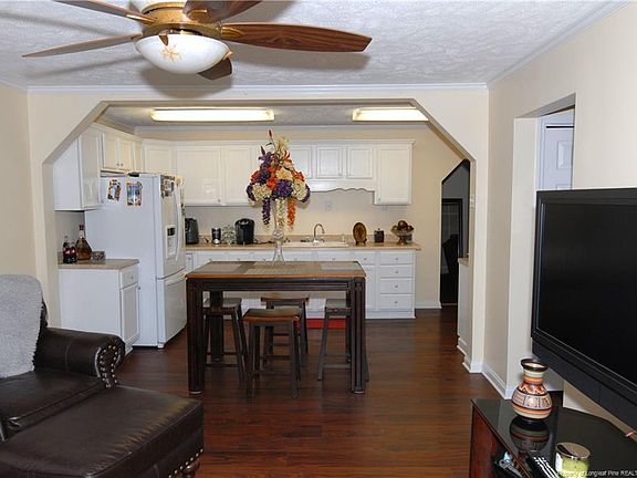 4th image of 1100 E 11th St