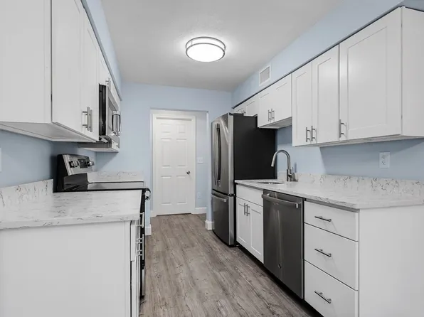 19 Beals Cove Rd APT K, Hingham, MA 02043