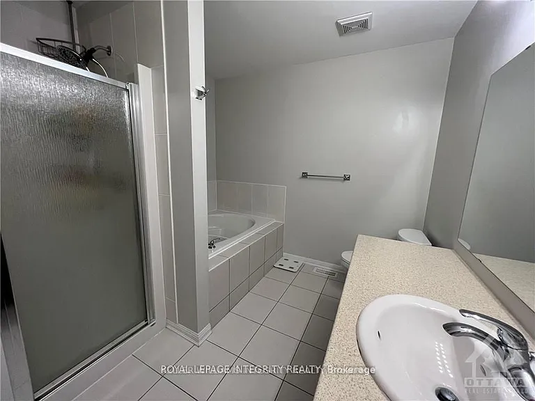 140 Battersea Cres — Photo 21