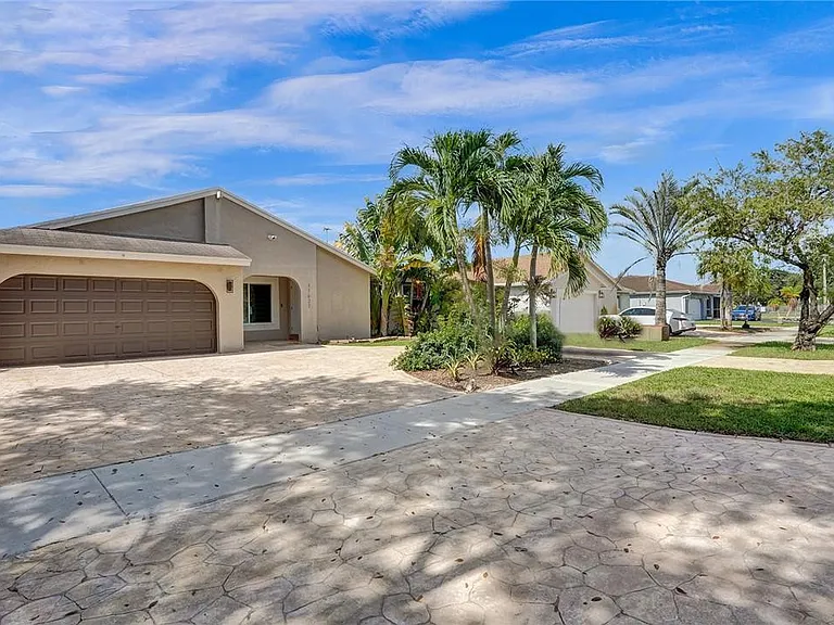 11627 SW 50th St — Photo 51