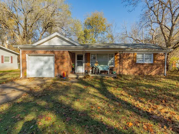 416 W Spring Dr, Haysville, KS 67060