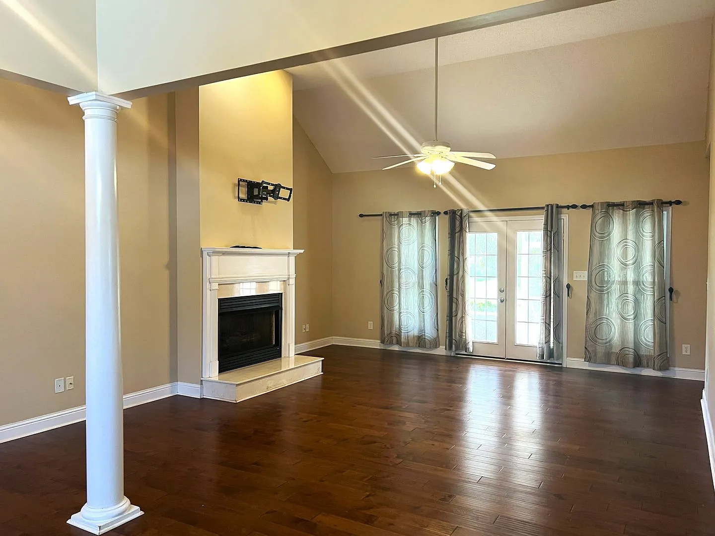 Great Home Convenient to Downtown and I-75 — Photo 3