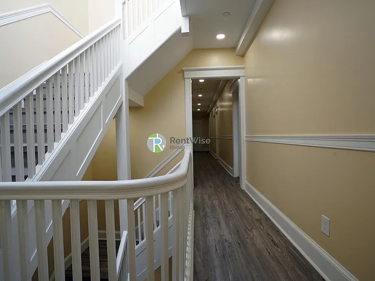 123 Sutherland Rd #P — Photo 2