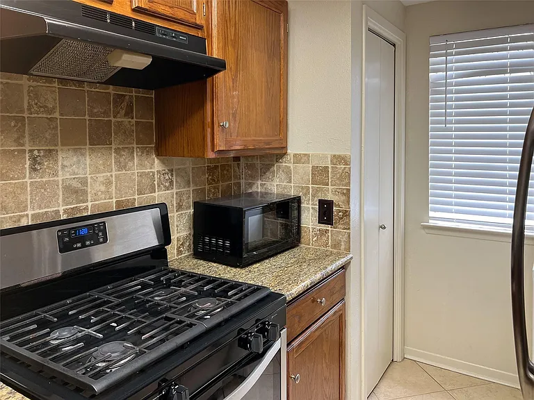 2910 Grants Lake Blvd #704 — Photo 6