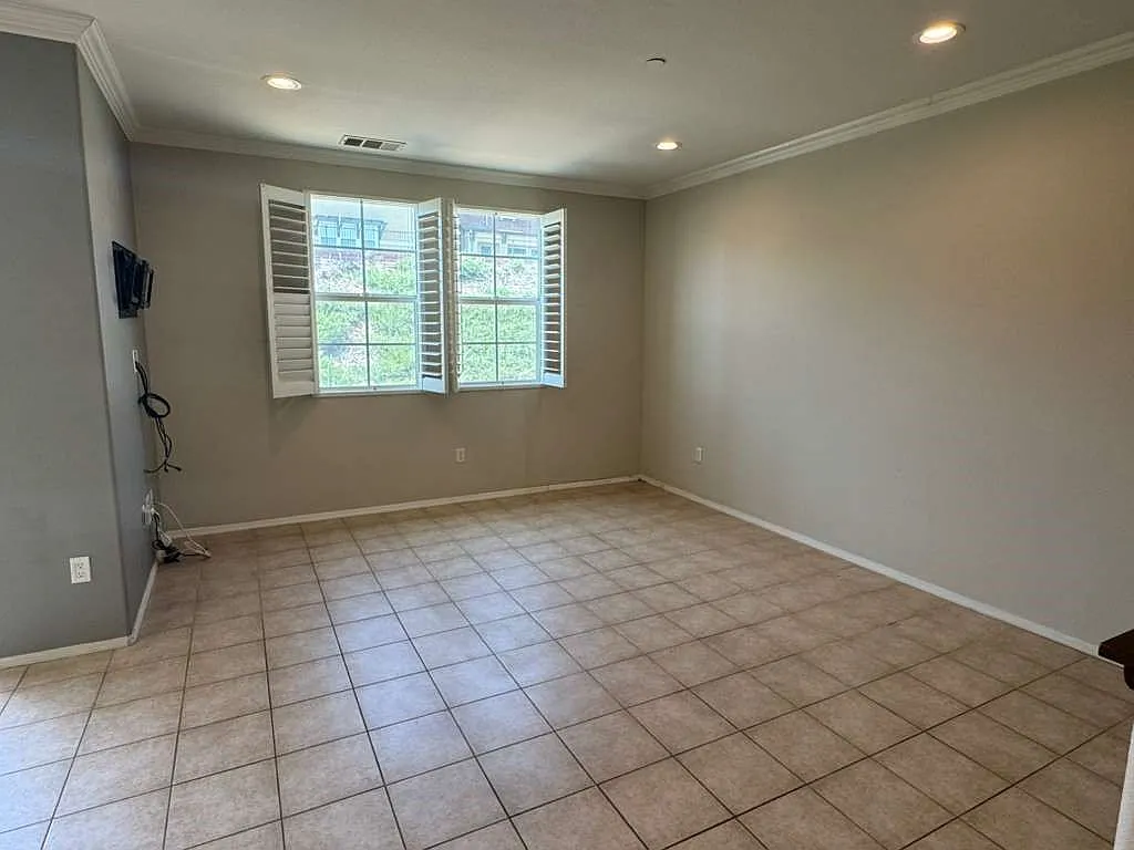 Building Photo - 16736 Nicklaus Dr #39