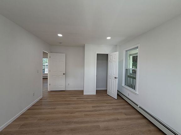 5th image of 993 E Main St #2A