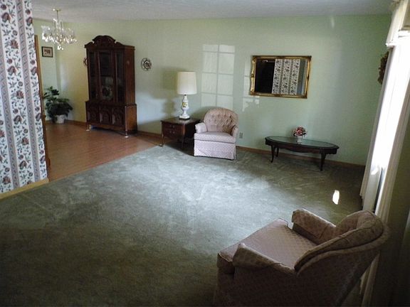 4th image of 2323 Dakota Dr