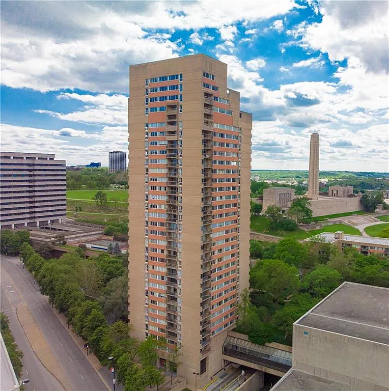 1 bed, 915 sqft, $1,900 — Photo 1