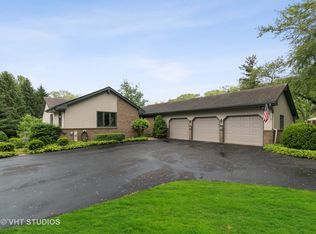 10N909 Hidden Lakes Dr, Elgin, IL 60124