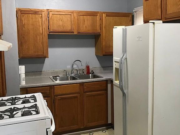 2nd image of 2715 Haskell Ave