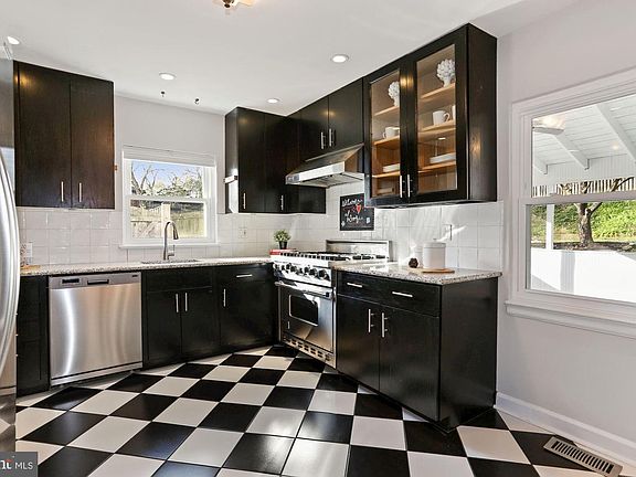5th image of 3910 Rose Ln