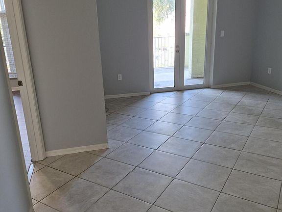 4th image of 1209 MAIN Street #205