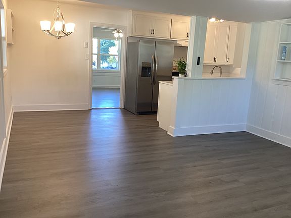 3rd image of 103 Pecan St