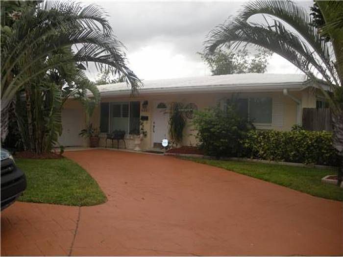 1st image of 4851 NE 7th Ave