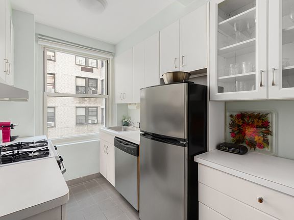 3rd image of 215 E 73rd St APT 8G