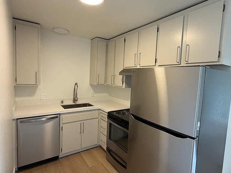 714 College Ave #3 — Photo 2