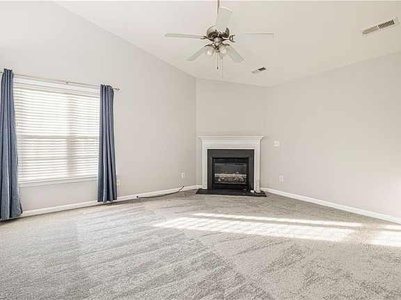 5th image of 3235 Trenchard Ln