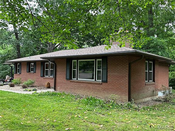 3rd image of 943 Shady Ln