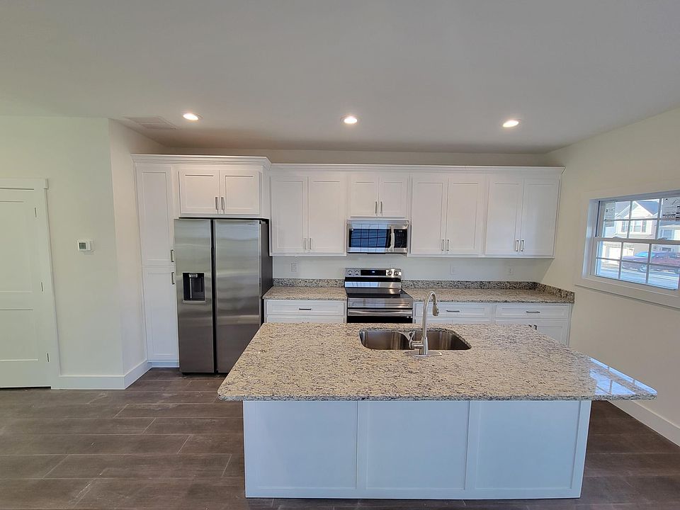 4 bedroom 3.5 bathroom townhouse.

1st Level is the living room, dinning room and kitchen and half bathroom
2nd Level is 3 bedrooms 2 full bathrooms
3rd Level is 4th bedroom and full bathroom.