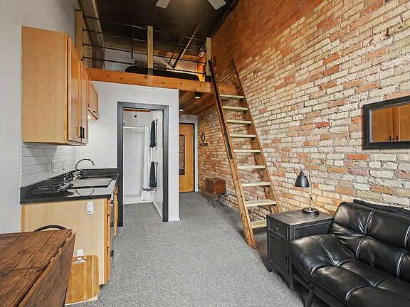 4th image of 500 Erie St Unit 204