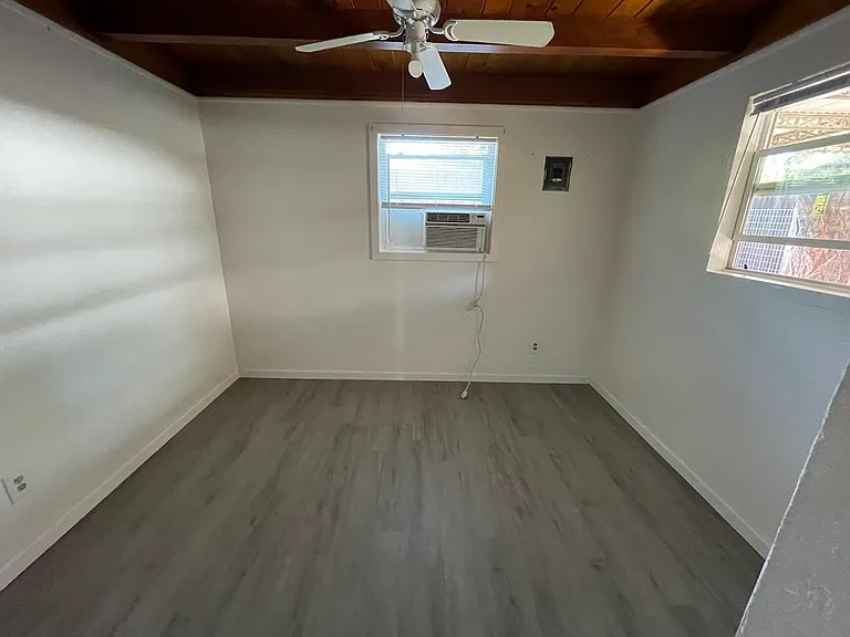 314 S Main Ave — Photo 11