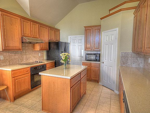 4th image of 2429 Foxwood Ln