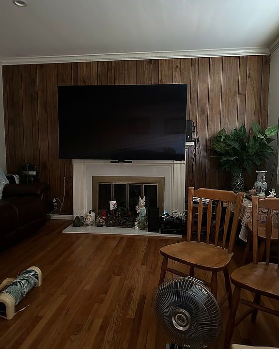 1st image of 1054 E Greendale St