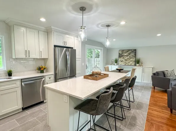 5232 Meadow Rdg, Edina, MN 55439