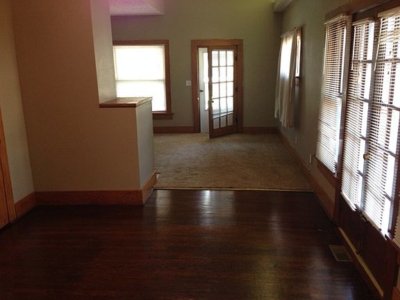 3rd image of 920 W Franklin Ave