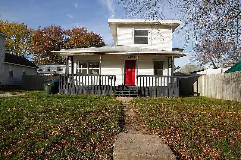 2136 Grand Ave photo 1