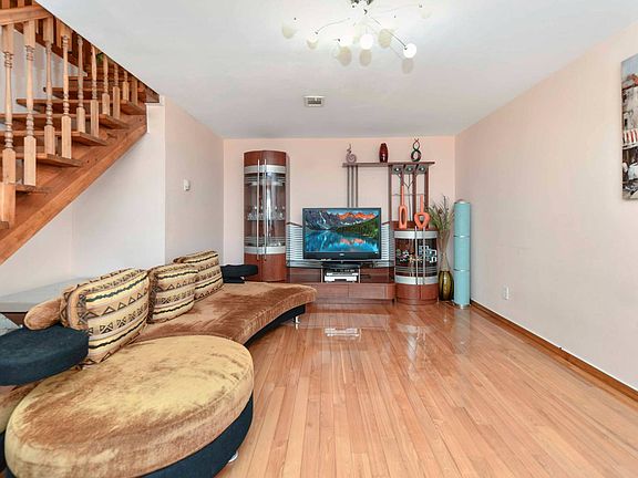 4th image of 42 Pierpont Pl