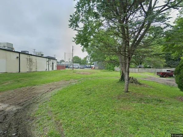 2305 S Harris Ave, Independence, MO 64052