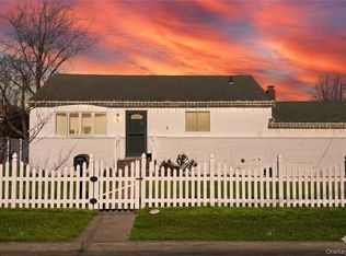 6 E Kissimee Road, Lindenhurst, NY 11757