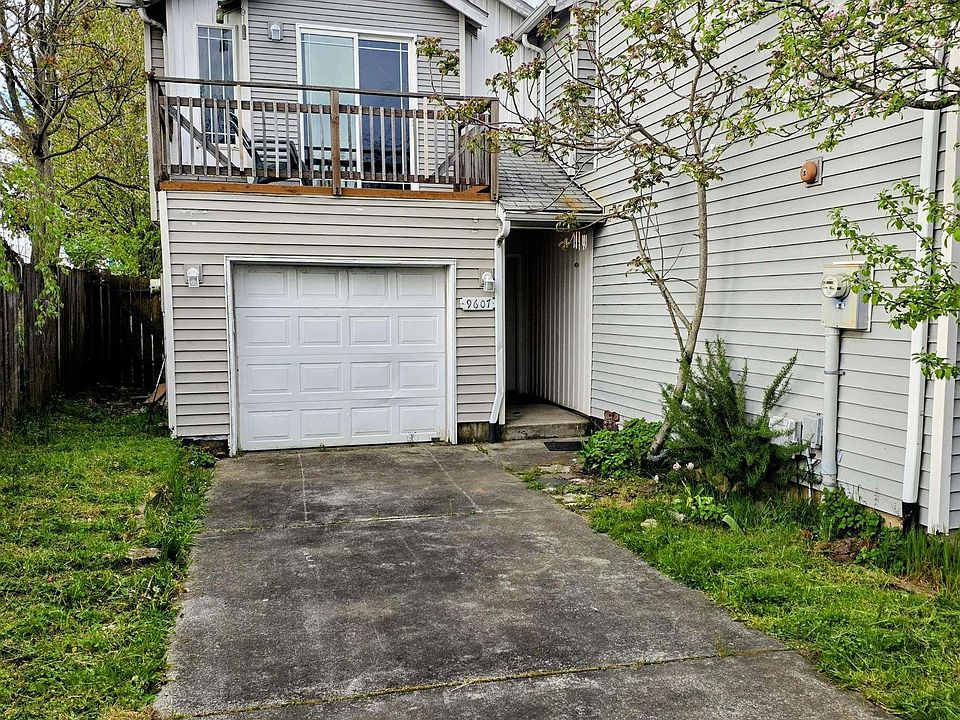1st image of 9607 SE Center Ct