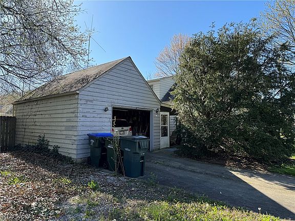 5th image of 841 Monroe Ave