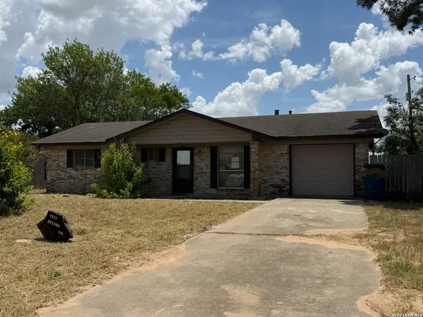 1257 Encino, Pleasanton, TX 78064