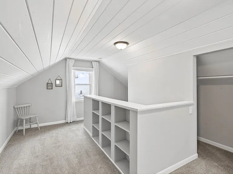 422 Jefferson Ave S — Photo 23