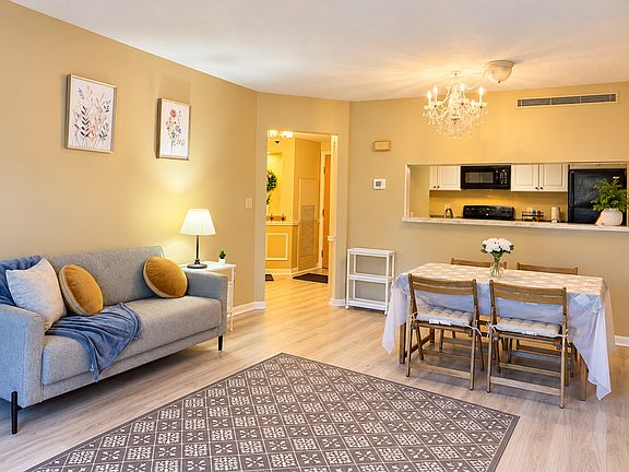 5th image of 165 Cottage St #40A