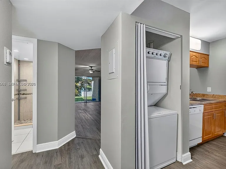 908 Twin Lakes Dr #8-C — Photo 16