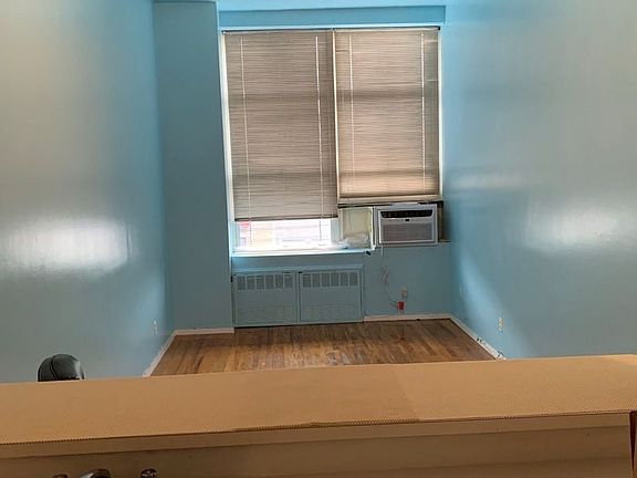 3rd image of 6120 Woodside Ave APT 3L