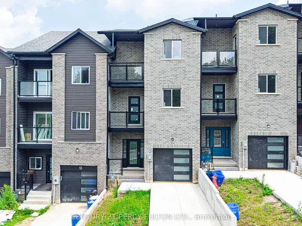 15 Bechtel St, Cambridge, ON N3C 1Z7