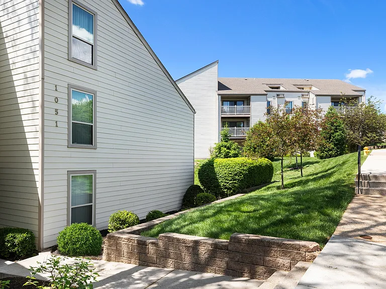 Exterior of Pebble Point Apartments