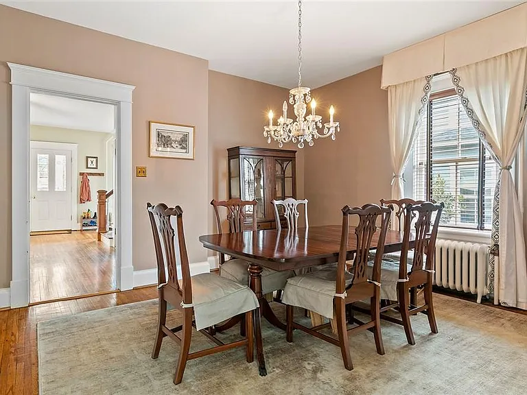 512 Lexington Ave — Photo 13