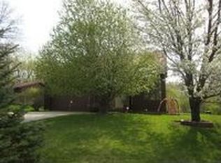 3999 Charter Oak Ln SE, Cedar Rapids, IA 52403