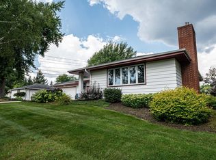 9218 W Briarwood Dr, Franklin, WI 53132