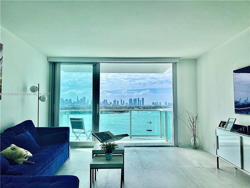 1st image of 1000 West Ave APT 1018