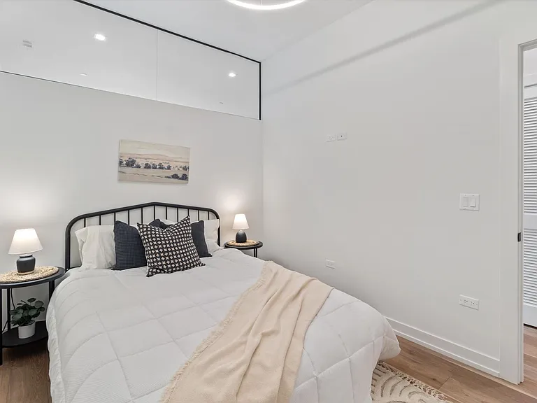 4514 N Clark St #210 — Photo 11